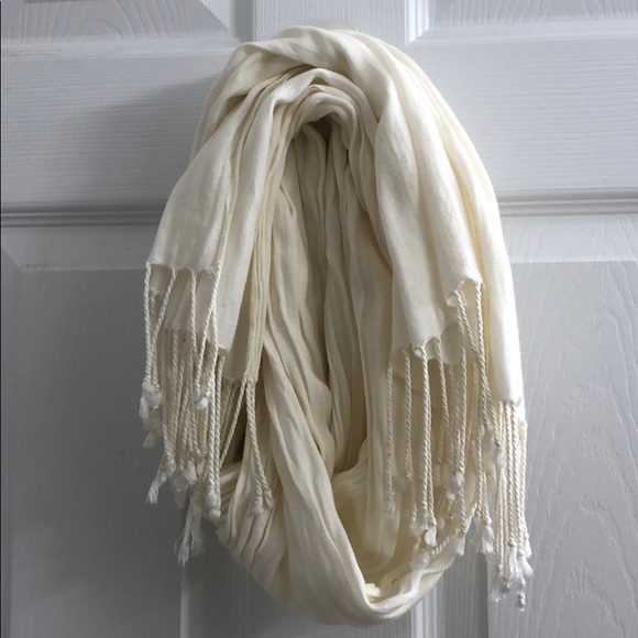100% Viscose white creamy colour long scarf/wrap - Picture 4 of 5